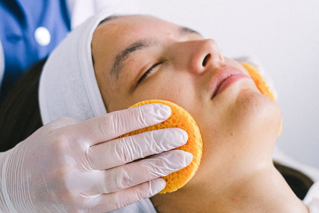 Globoko čiščenje kože obraza - nujen postopek od 30. leta dalje