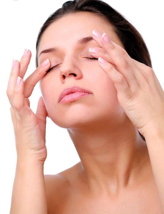 masaža kože okoli oči za pomlajevanje