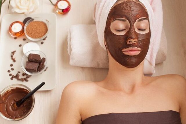 Maska za obraz iz temne čokolade za mehko in žametno kožo